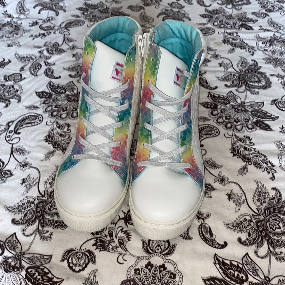 Brand My Butterfly size 6 color white with ran bow and blue in the inside